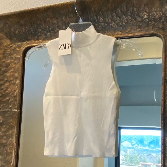 Zara Tops - NWT Zara white mock neck crop top size small